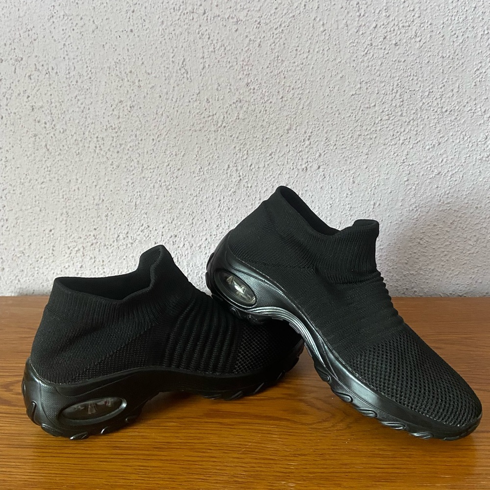 YHOON Slip-On Mesh Walking Shoes, size 8.5, Black